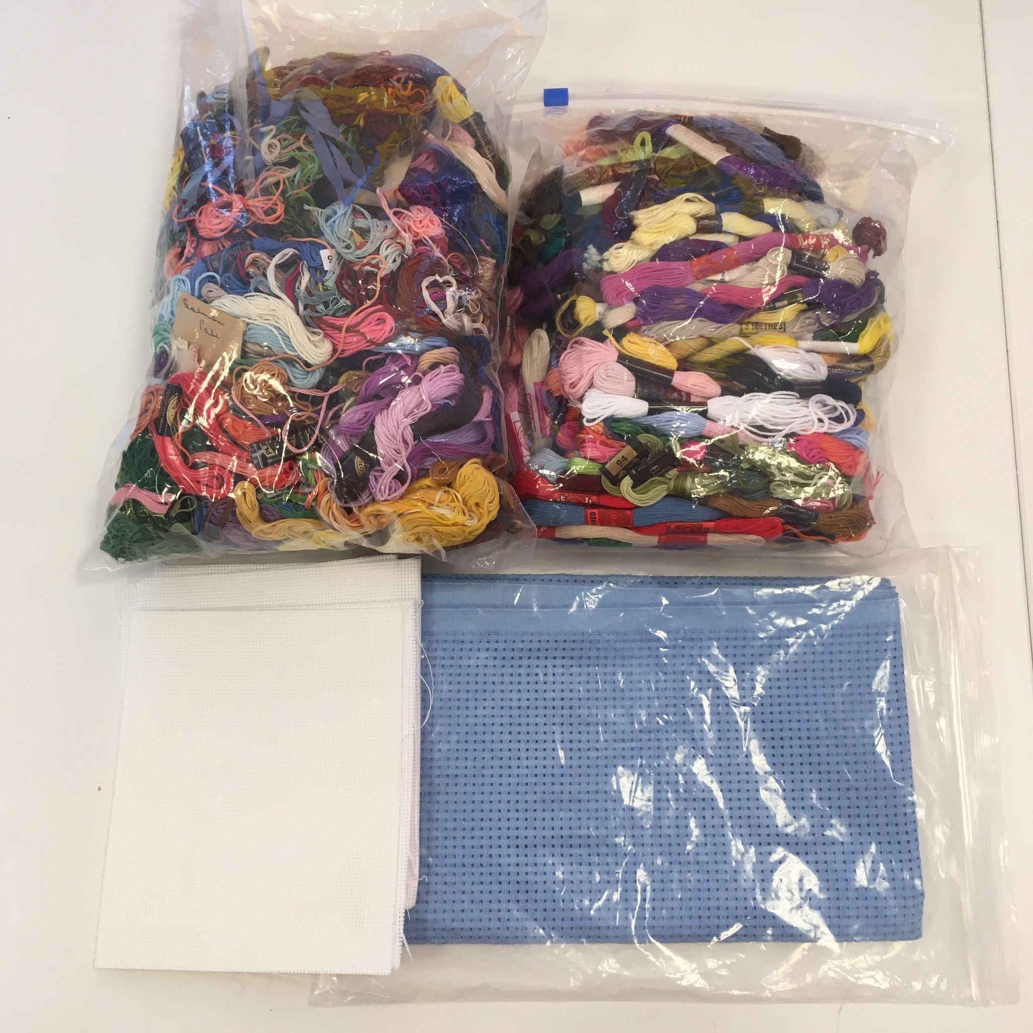 Bag 28 - 1kg Needlework, stretcher bars, embroidery hoops and needlework  needles 0.766kg